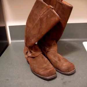 Cowboy Boots in Brown Suede